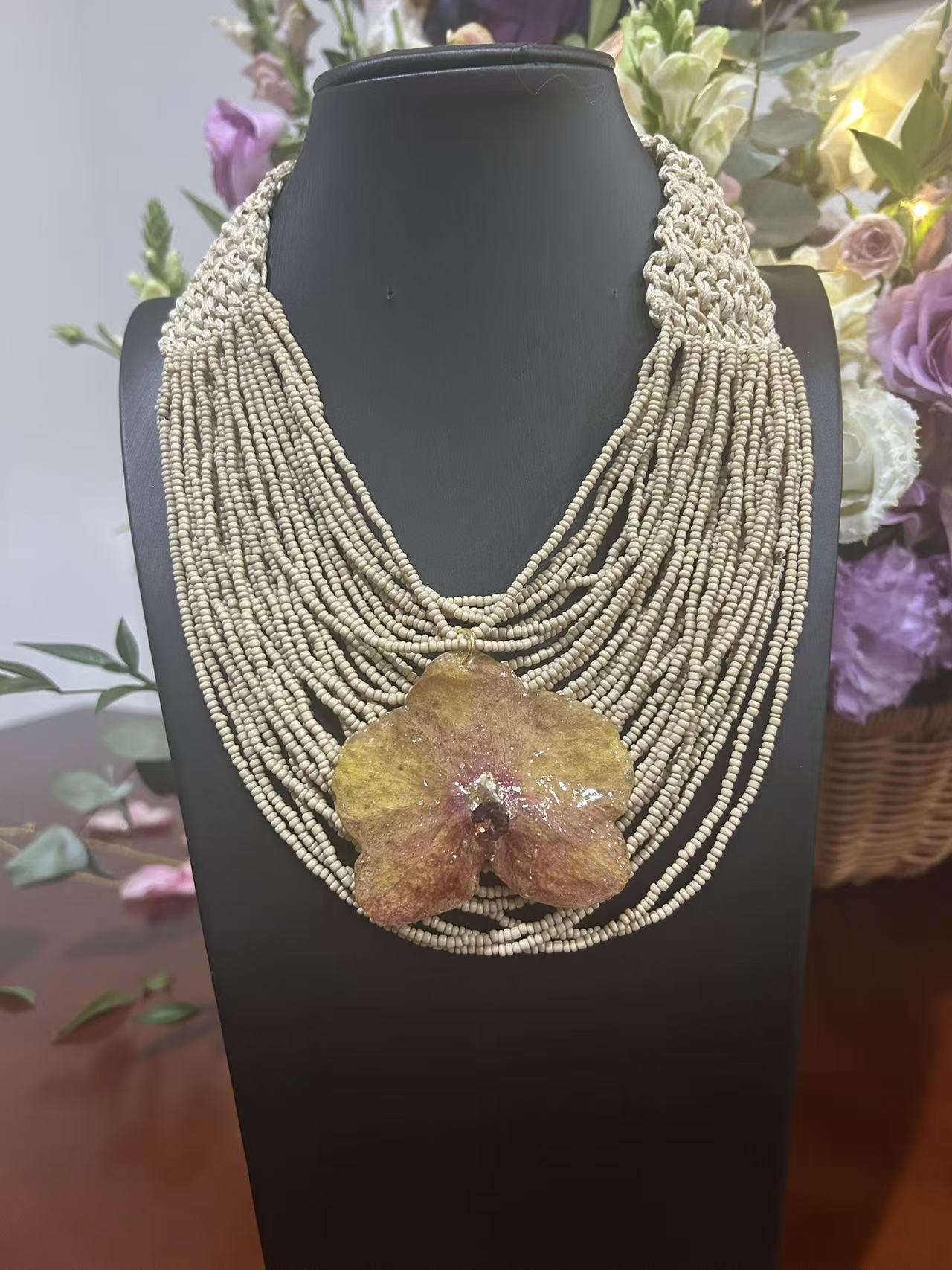 Statement necklace with preserved orchid
